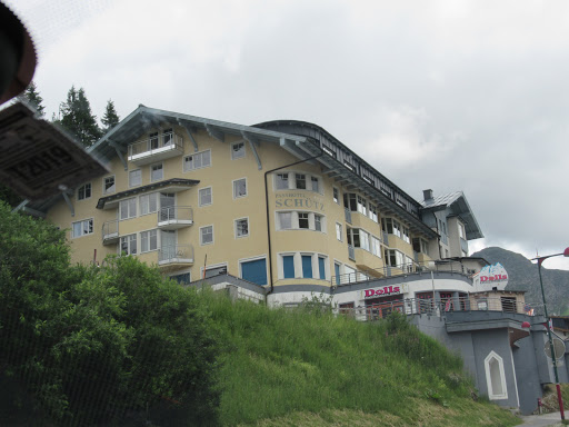 Bank and atm Das Schütz