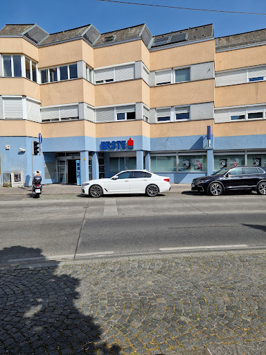 Bank and atm Erste Bank – Filiale Atzgersdorf