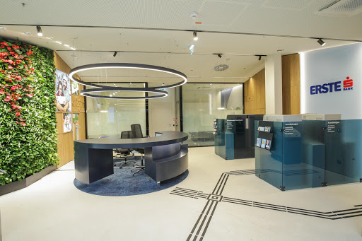Bank and atm Erste Bank – Filiale Shopping City Süd