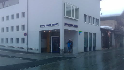 Bank and atm Hypo Tirol Bank St. Johann | Beratungsgespräch Bis 19 Uhr