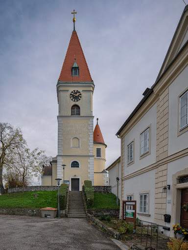 Bank and atm Katholische Kirche Martinsdorf (St. Martin)