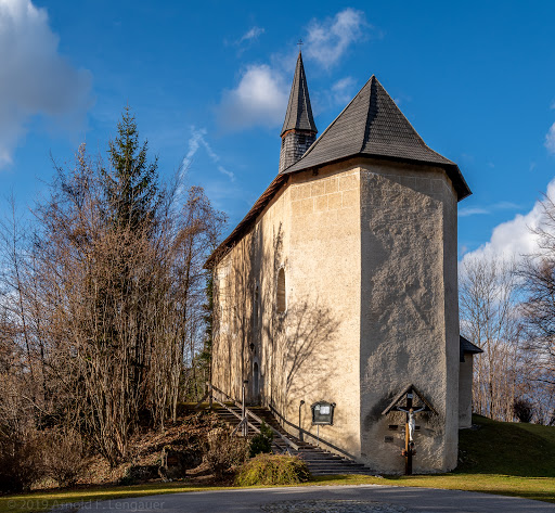 Bank and atm Katholische Kirche Phillipskirche