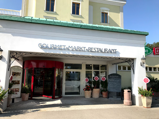 Bank and atm Landzeit Steinhäusl Bei Wien