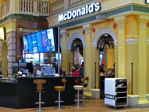 Bank and atm Mcdonalds Pasching
