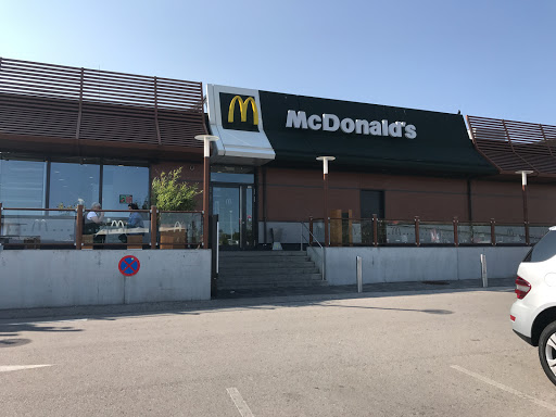 Bank and atm Mcdonalds Scs Parkplatz-Westring