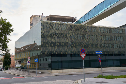 Bank and atm Oberbank Linz - Donaulände (Beratungszeiten: Mo-Fr 08.00-19.00)
