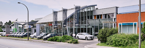 Bank and atm Porsche Inter Auto - Linz
