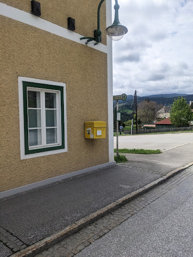 Bank and atm Postbriefkasten