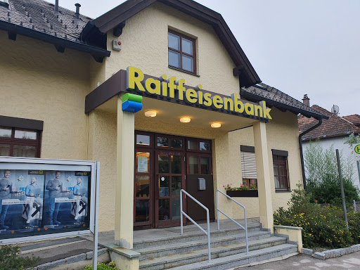Bank and atm Raiffeisen Regionalbank Mödling