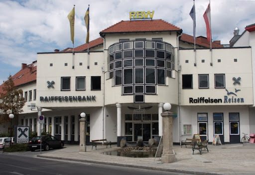 Bank and atm Raiffeisenbank Im Thayatal