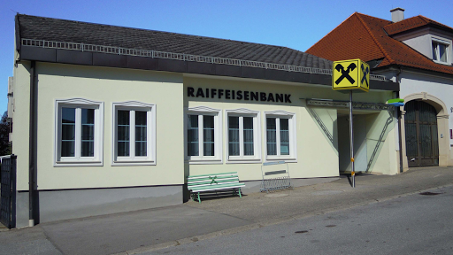 Bank and atm Raiffeisenbank Neusiedlersee-Hügelland