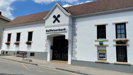 Bank and atm Raiffeisenbank Neusiedlersee-Hügelland
