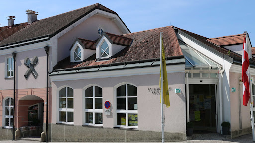 Bank and atm Raiffeisenbank Region Wiener Alpen Krumbach