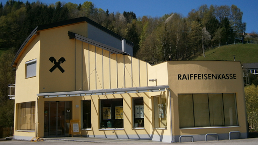 Bank and atm Raiffeisenkasse Haidershofen